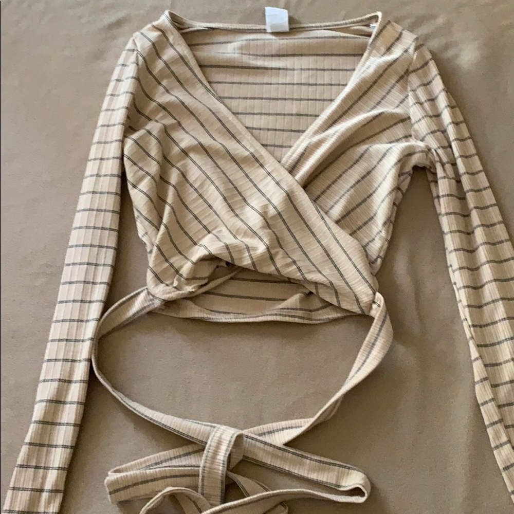 V neck long sleeve crop top